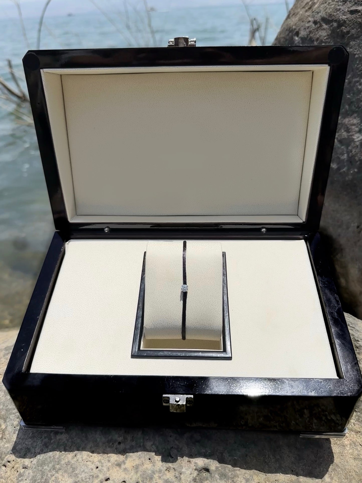 צמיד חוט בודד משובץ אבן מעבדה 0.5 קראט